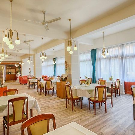 Hotel Ensana Jalta Piest'any Esterno foto
