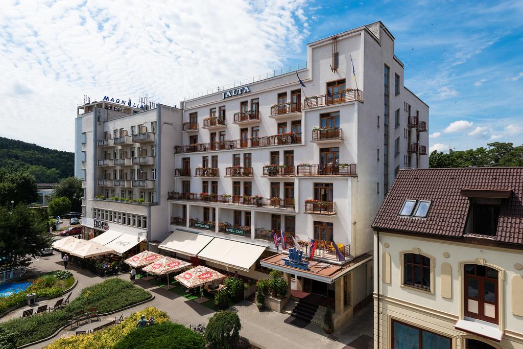 Hotel Ensana Jalta Piest'any Esterno foto