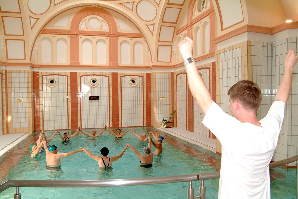 Hotel Ensana Jalta Piest'any Esterno foto