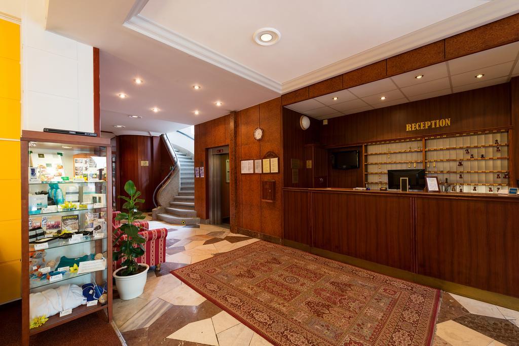 Hotel Ensana Jalta Piest'any Esterno foto